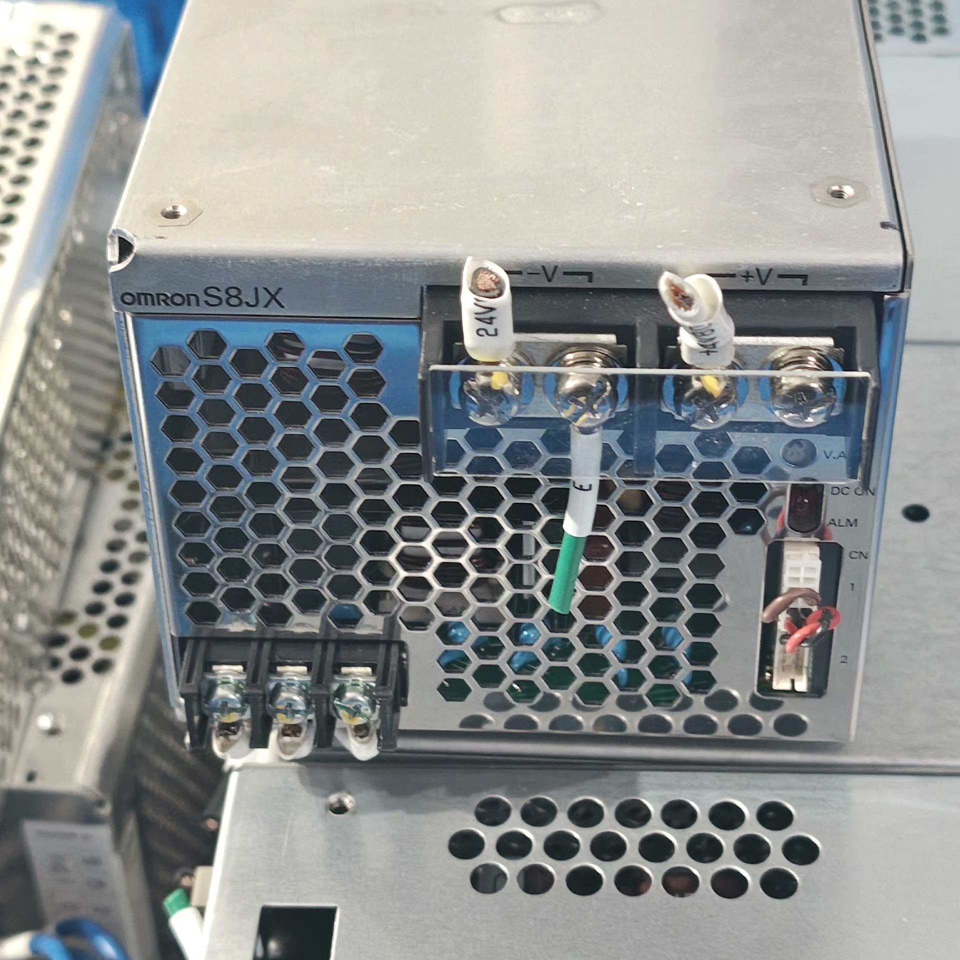 二手24V开关电源S8JX-P60024C表