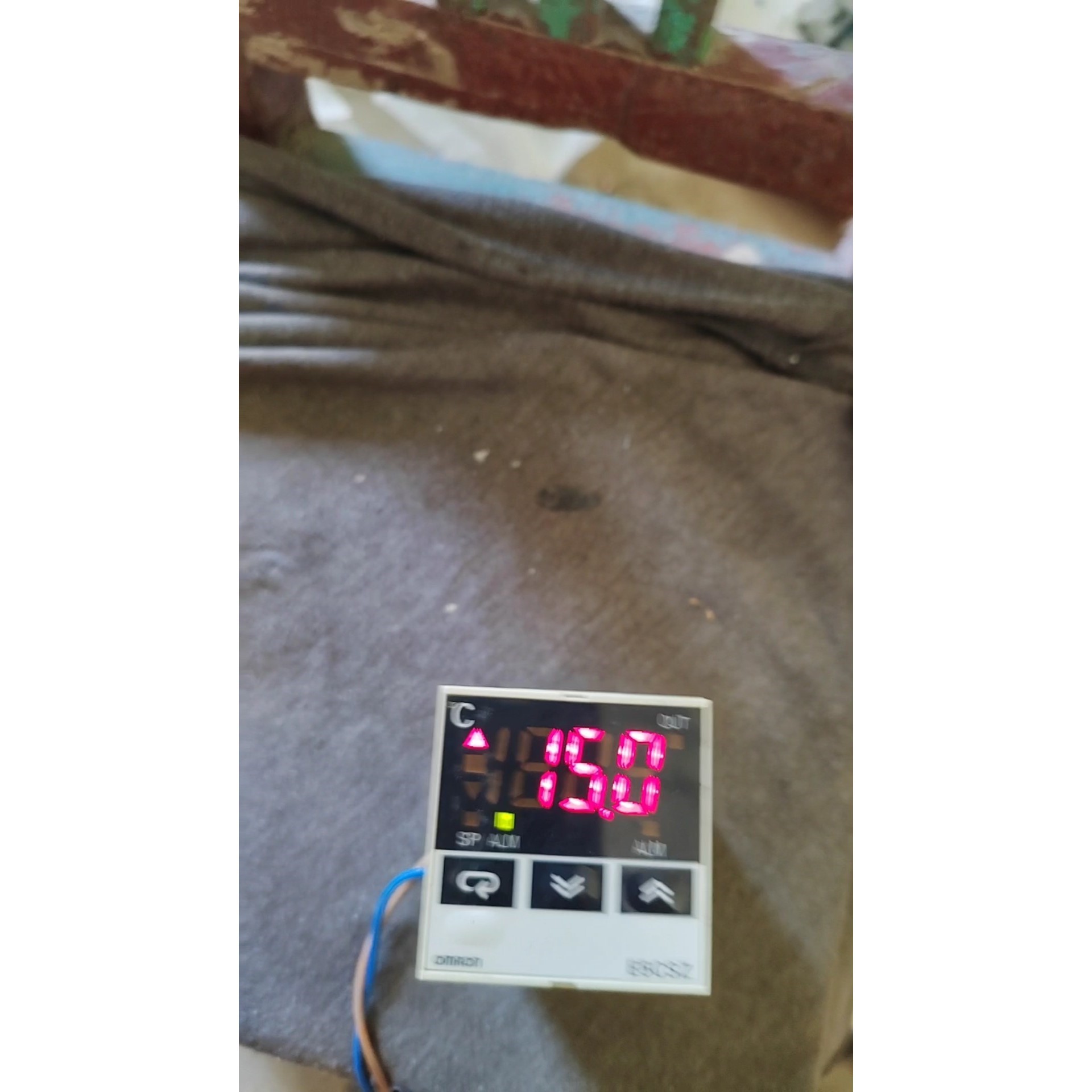 温控继电器E5CSZ一R1T,100一240V,只