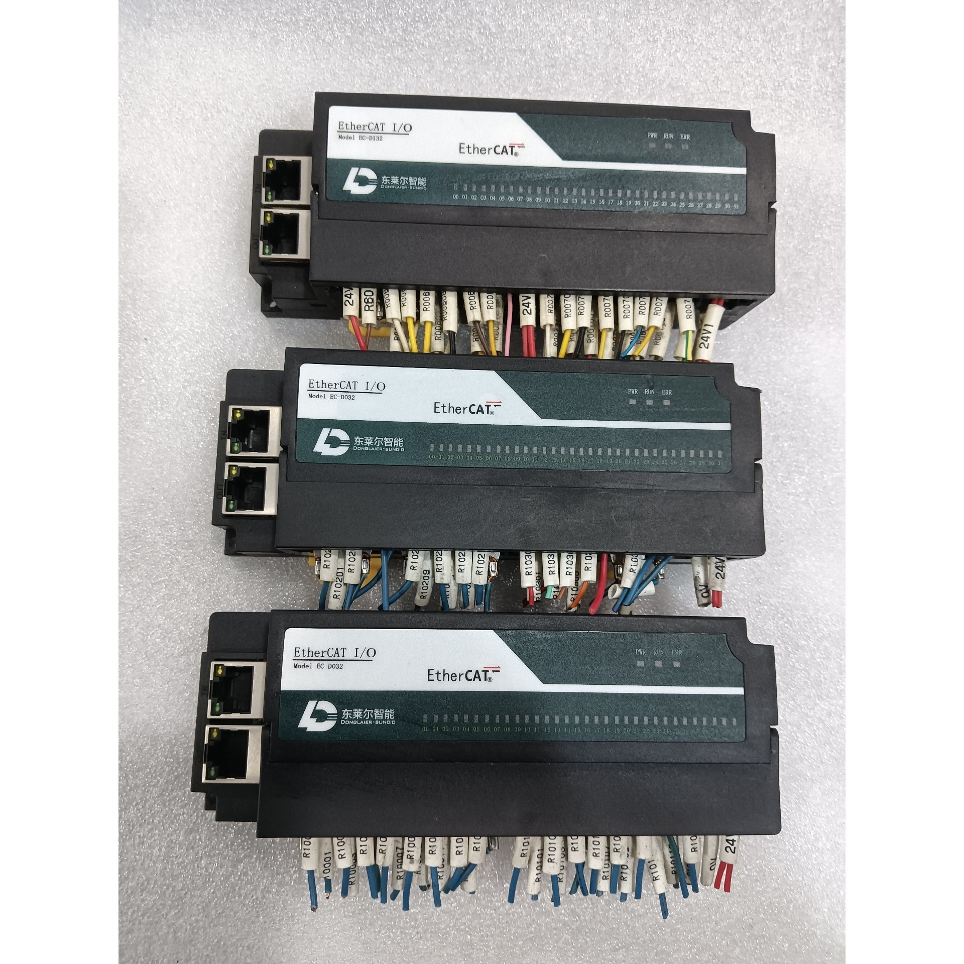 东莱尔智能总线模块EC-DO32(2个),EC-DI32(1