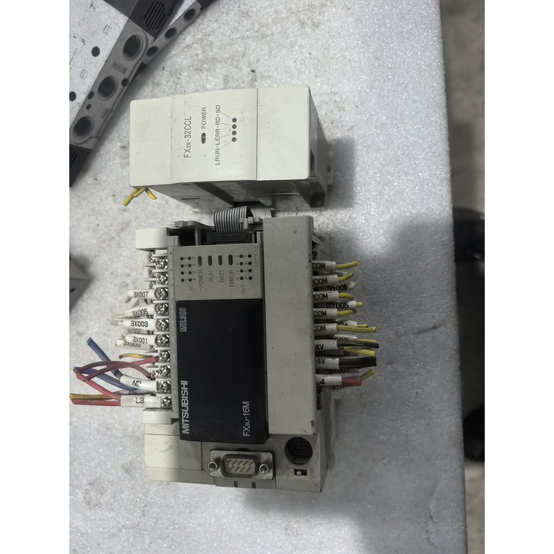 3UPLC一组,型号:FX3U-16MR/ES-A/FX