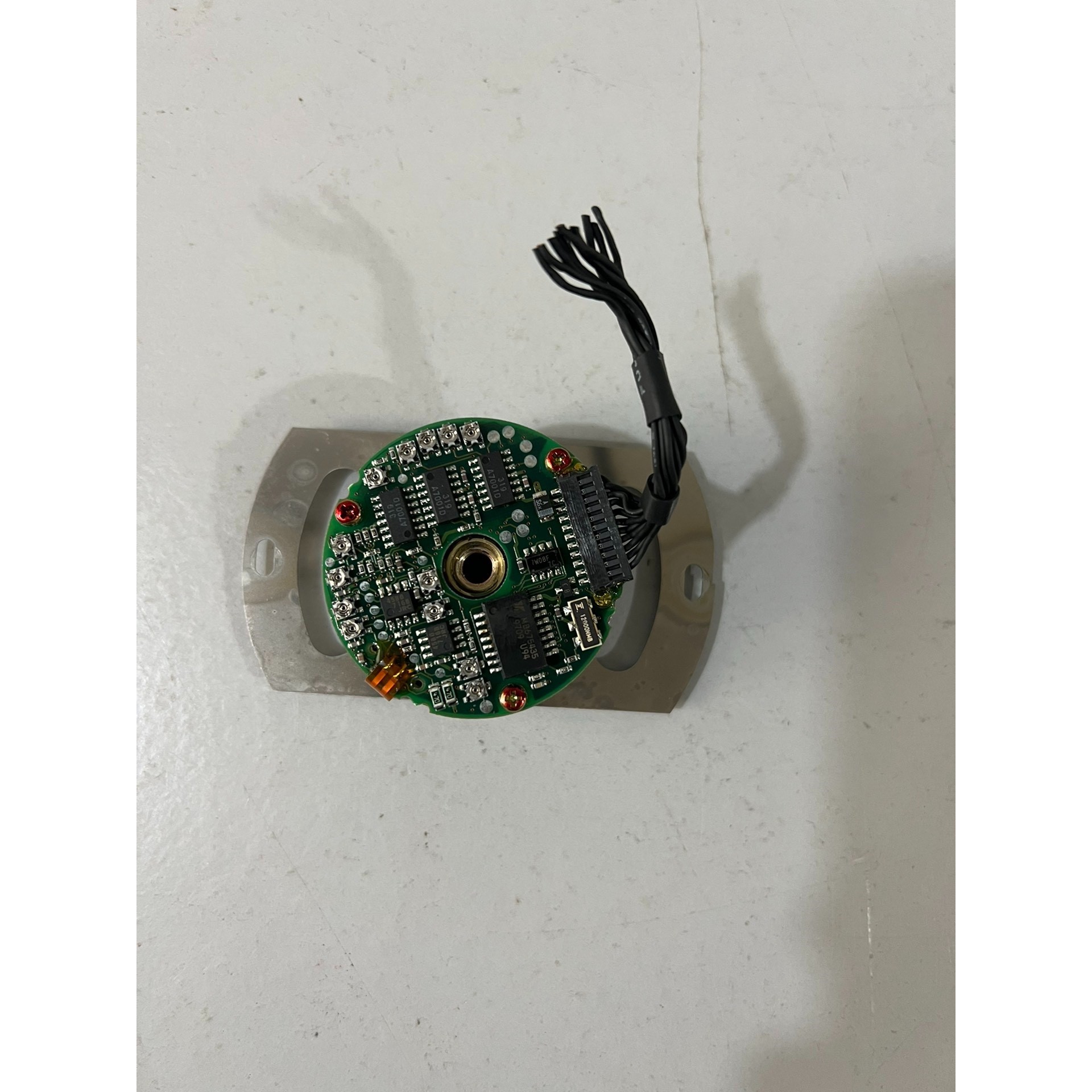 二手拆机安川编码器UTOPH-40AWM成色如图,实物拍摄,