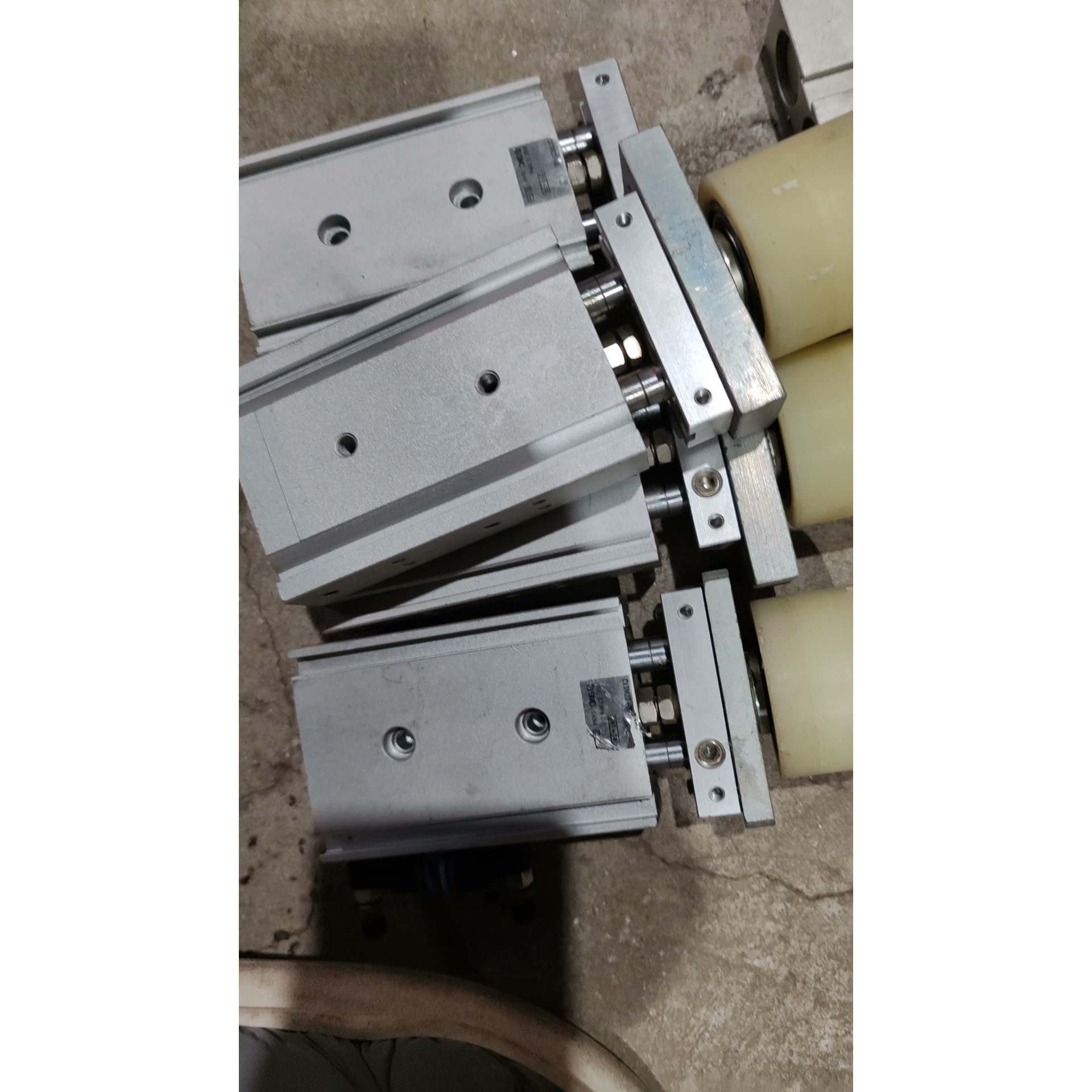 SMCSMC气缸拆机两个,型号:CXSM20-30拆机四件还