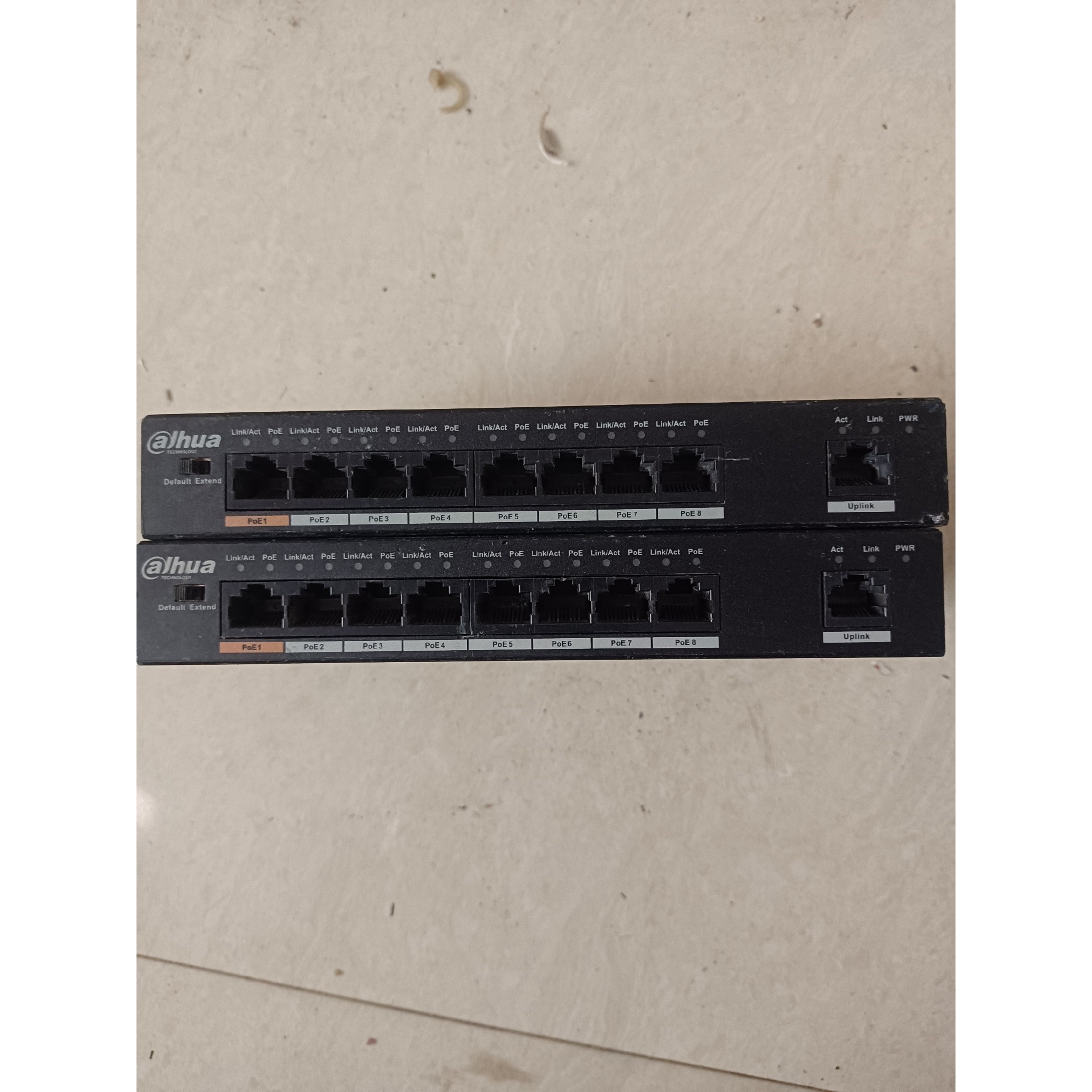 出两个大华POE交换机,型号是:DH-S1500C-8ET1