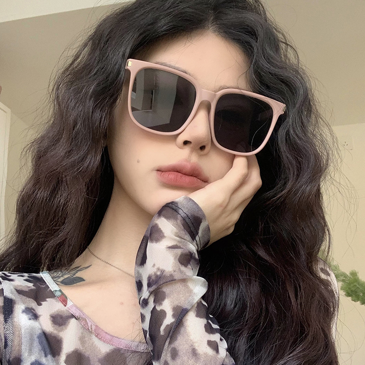 2025年新款粉色框墨镜女