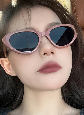复古三角猫眼小脸墨镜女高级感ins黑色框防晒太阳眼镜可以配近视