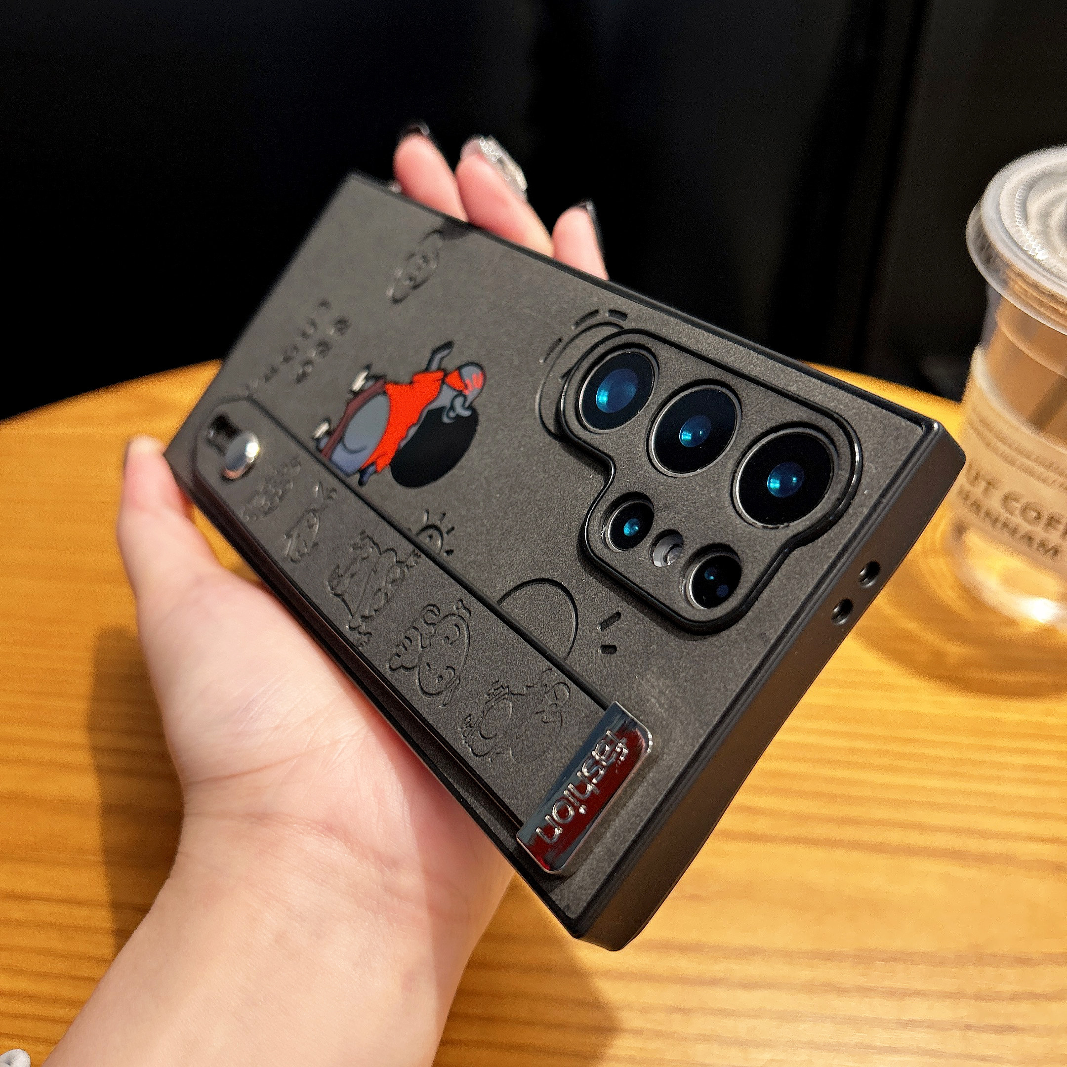 适用三星s25ultra手机壳腕带支架s25plus保护套s25+红色蜡笔小新s25防摔s24+高级感s22u创意s23ultra镭射女款