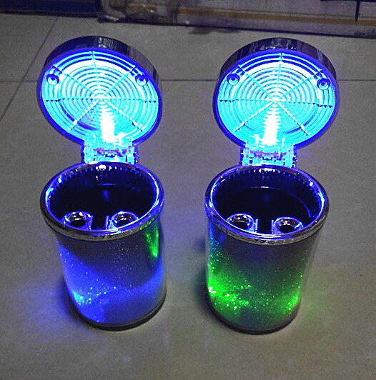 车载创意烟灰缸LED七彩灯夜光烟灰缸带盖 汽车用出风口烟灰缸变色