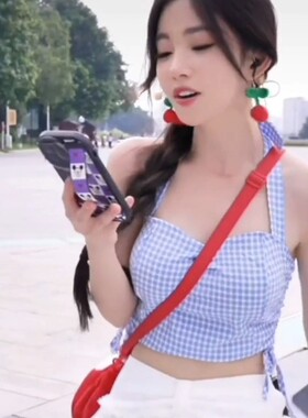 冯提莫同款蓝色系带格子挂脖吊带背心