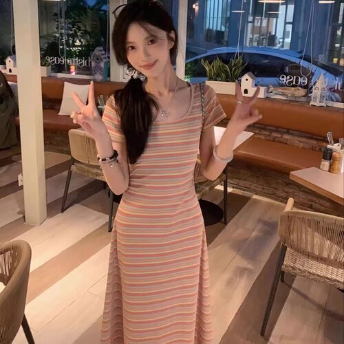 送运费险-显瘦彩虹条纹中长款裙