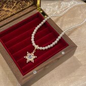 「雪国列车」轻奢珍珠项链女雪花吊坠水钻镶嵌金色高级感毛衣链