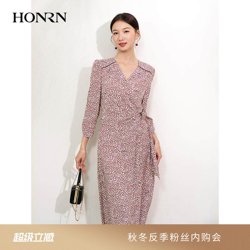 HONRN/红人V领收腰显瘦连衣裙