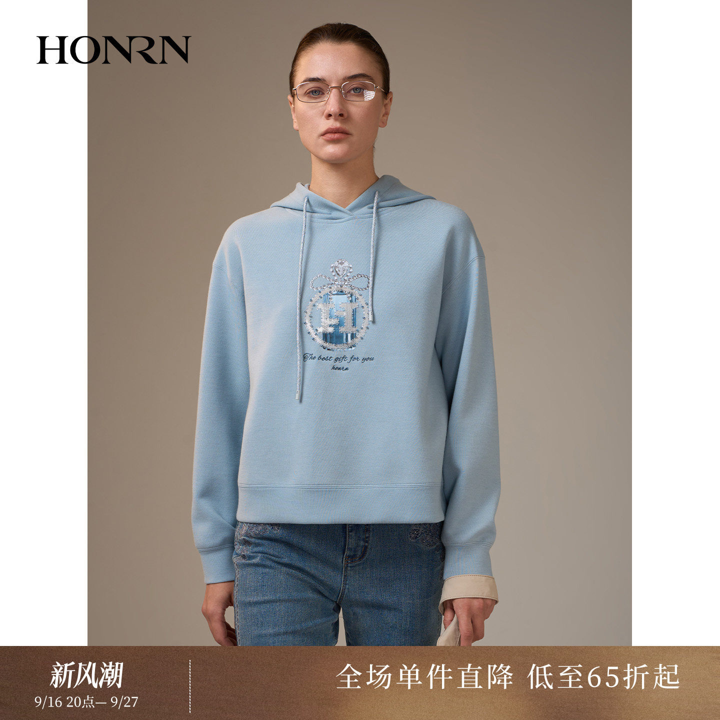 红人宽松蓝色刺绣连帽套头卫衣