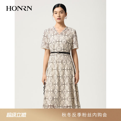 HONRN红人V领印花收腰连衣裙