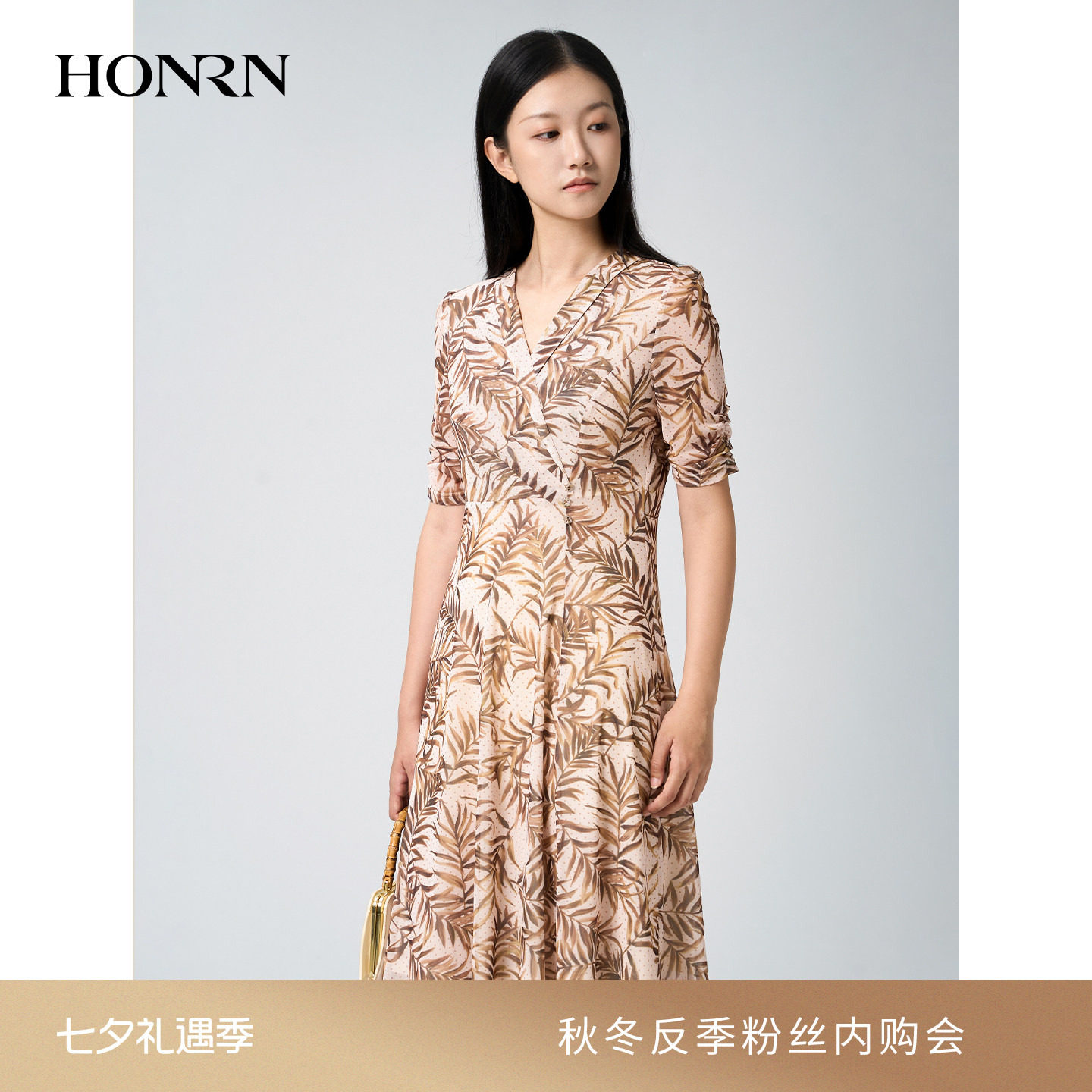 红人法式印花V领收腰显瘦连衣裙