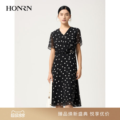 红人复古波点V领橡筋腰连衣裙