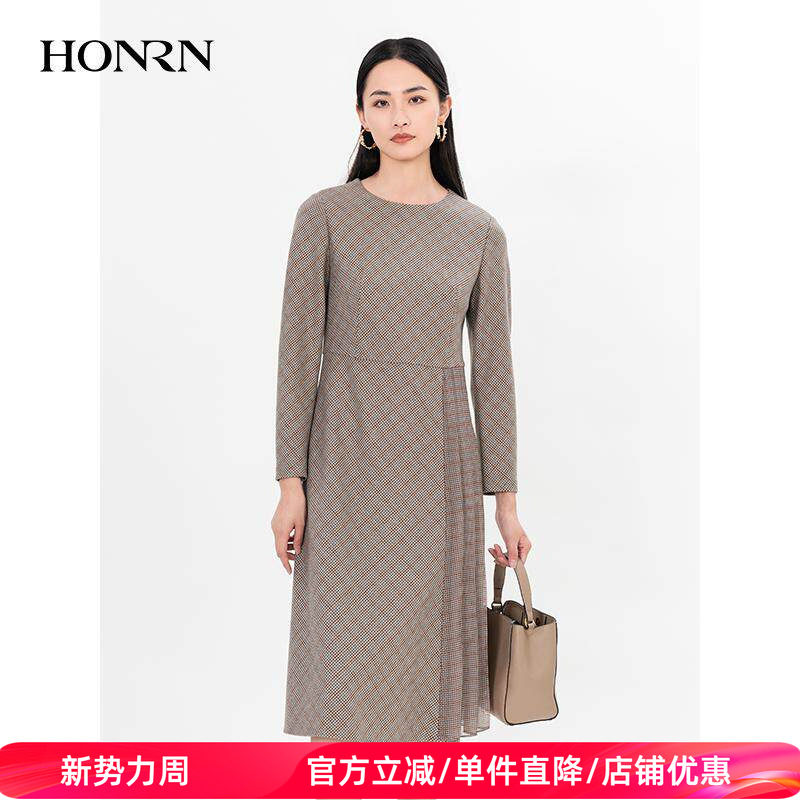 HONRN/红人长袖裙子修身收腰显瘦a字针织连衣裙女秋冬款HH55OL329