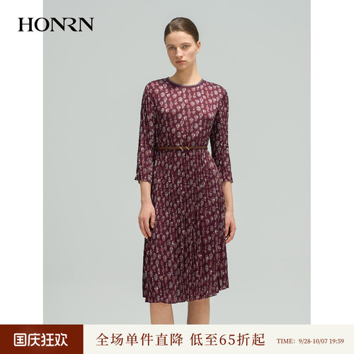 红人酒红复古印花收腰压褶连衣裙