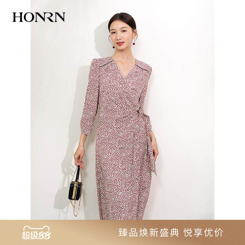 HONRN/红人V领收腰显瘦连衣裙