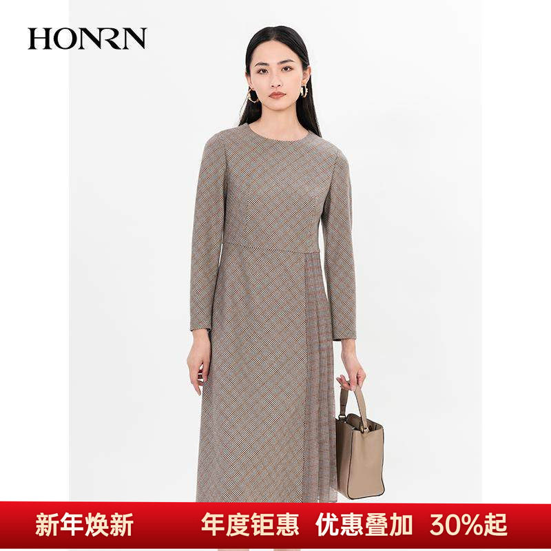 HONRN/红人长袖裙子修身收腰显瘦a字针织连衣裙女秋冬款HH55OL329