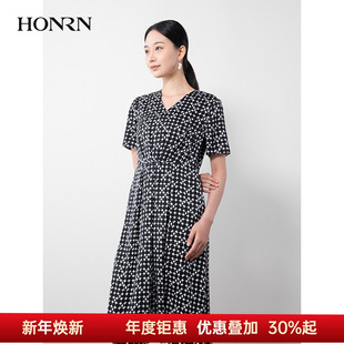 HONRN 收腰显瘦a字连衣裙女夏HH22OL645 红人黑白色印花v领短袖