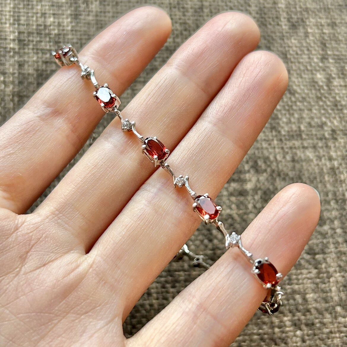 红宝石色手链时尚石榴石酒红色镶嵌925纯银首饰手链高档珠宝正品