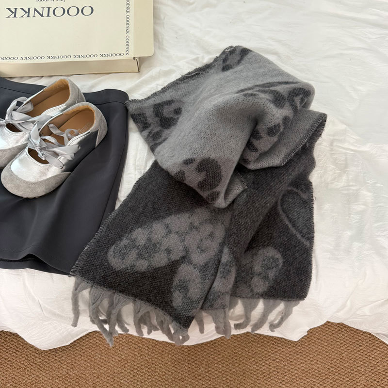 意大利重工提花双面爱心豹纹复古仿羊绒围巾女冬新款氛围感披SD54