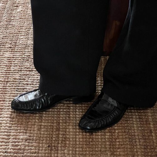 真皮版～复古做旧手工一脚蹬鞋2026新款褶皱感黑色小皮鞋子女