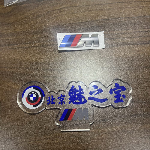 宝马i4M50原厂柿灰色M标