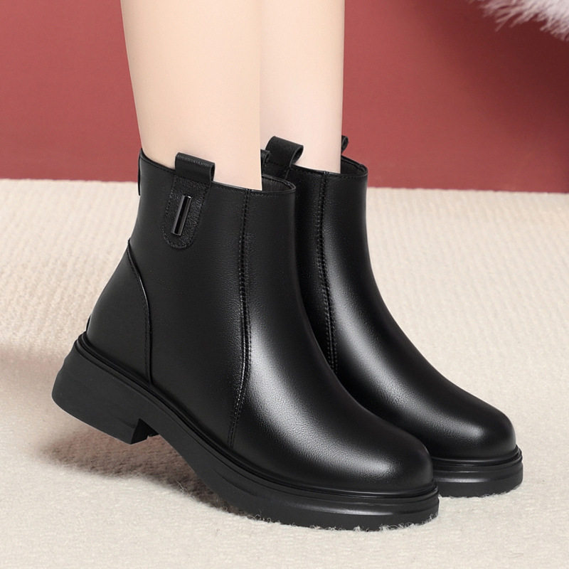 撤柜秋冬新款马丁靴女妈妈短靴真皮冬季加绒保暖棉靴黑色低跟防滑