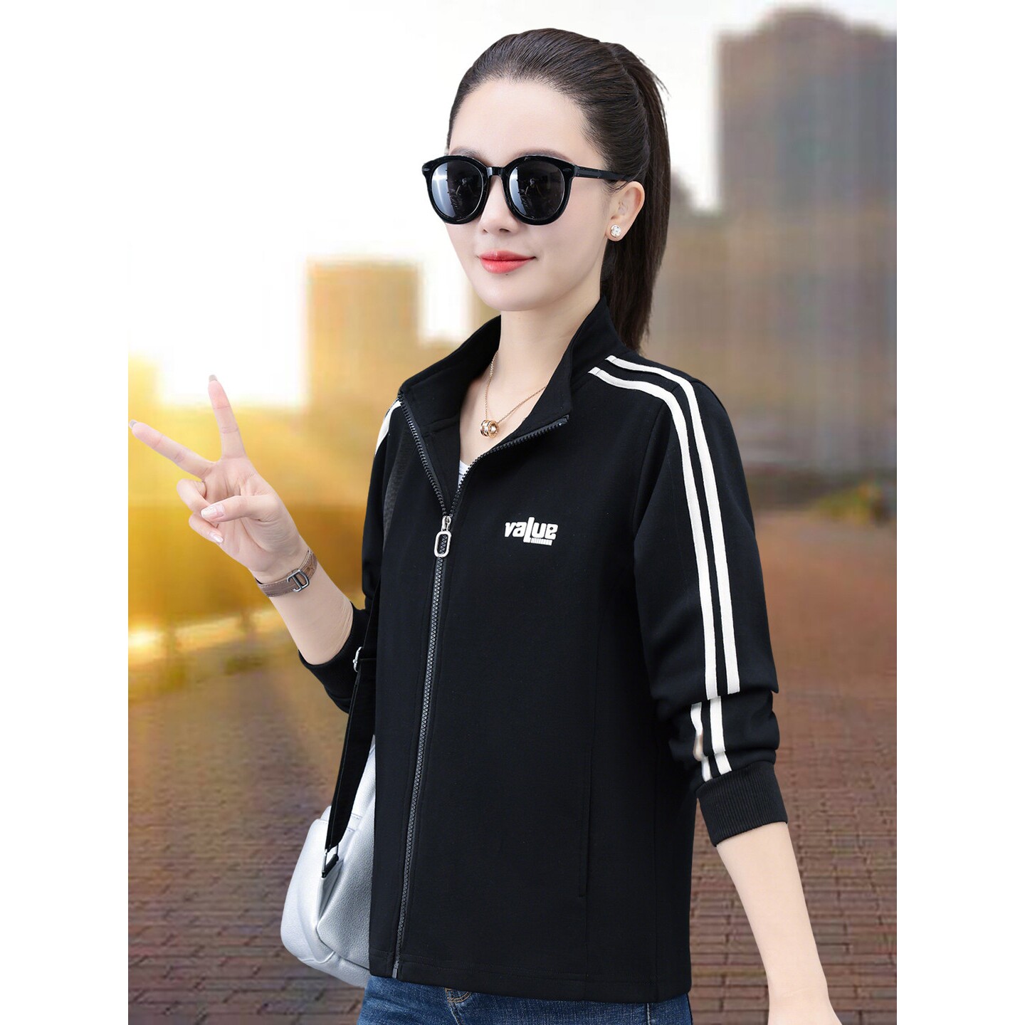 撤柜休闲运动立领拉链短外套女春季新款春秋薄款夹克妈妈开衫卫衣