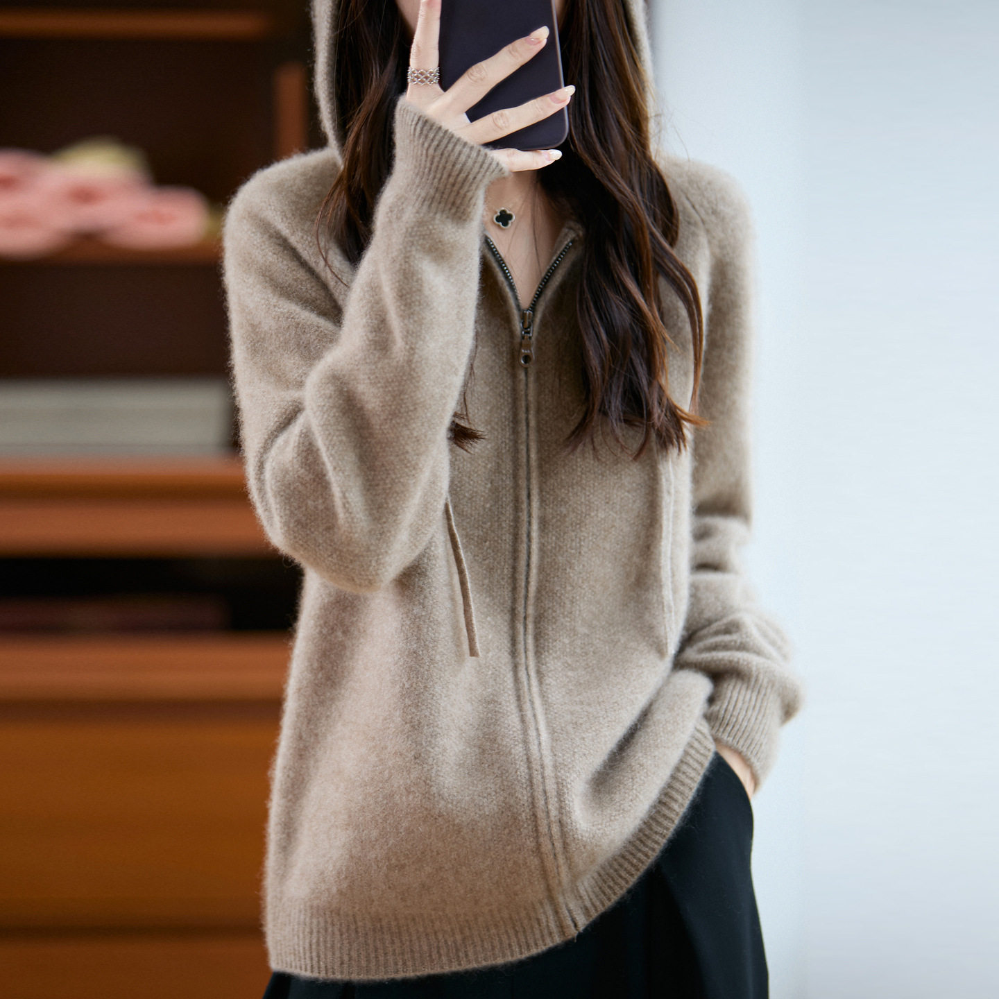 撤柜秋冬新款连帽纯羊毛开衫女高端拉链针织帽衫软糯毛衣加厚外套