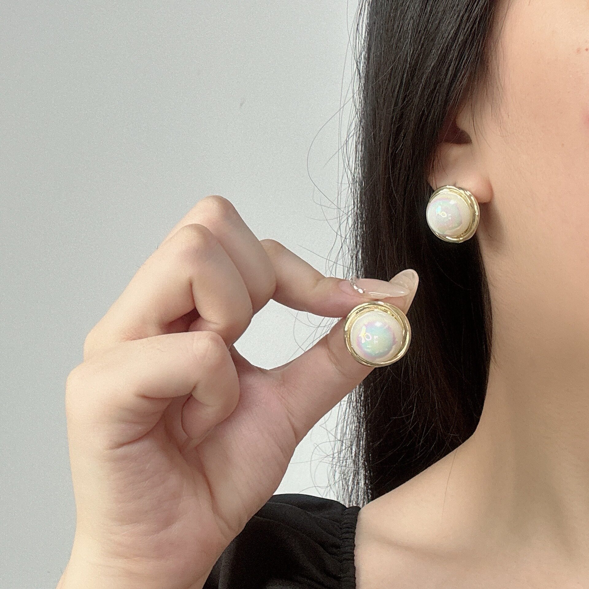 日本法式风温柔圆形珍珠耳钉小众设计感个性网红爆款百搭耳饰品