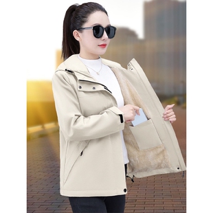 撤柜加绒加厚风衣外套女士新款爆款秋冬季冲锋衣妈妈连帽短款夹克