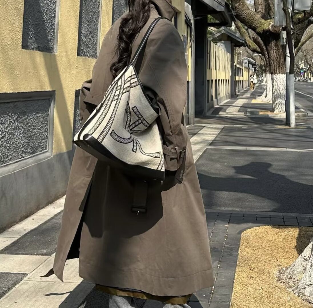 极简老钱风麻料图腾包2026新款女包大容量托特包帆布拼接皮单肩