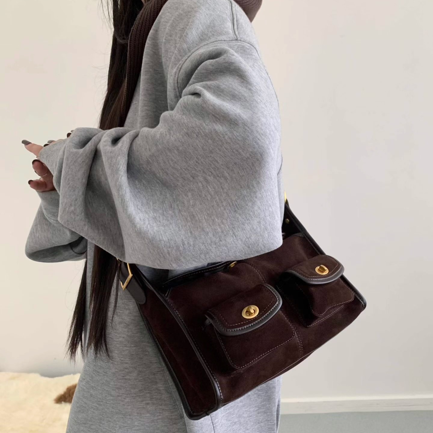 2025新款女包秋冬麂皮真皮拼接软皮机车复古风单肩斜挎手提潮流包