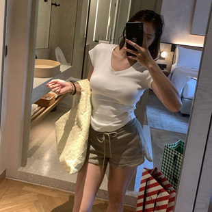 DINDI 设计质感低调v领不规则摆气质白t打底上衣女 春夏新款