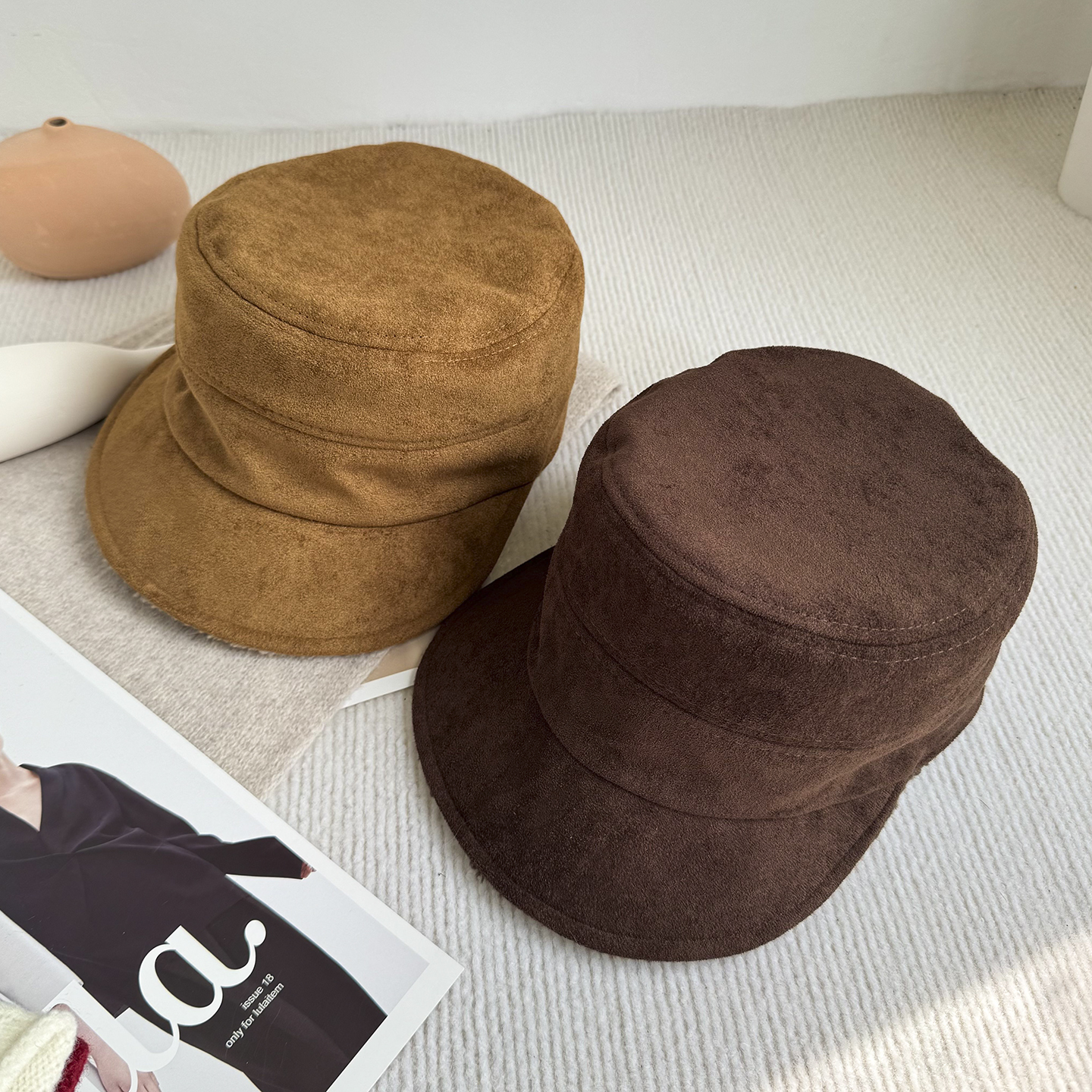 韩系复古麂皮绒加绒平顶帽男女秋冬百搭显脸小休闲帽子双面可戴潮