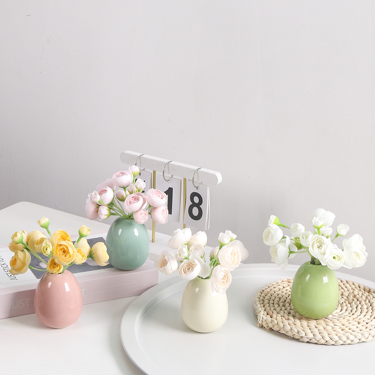 奶油风桌面陶瓷小花瓶