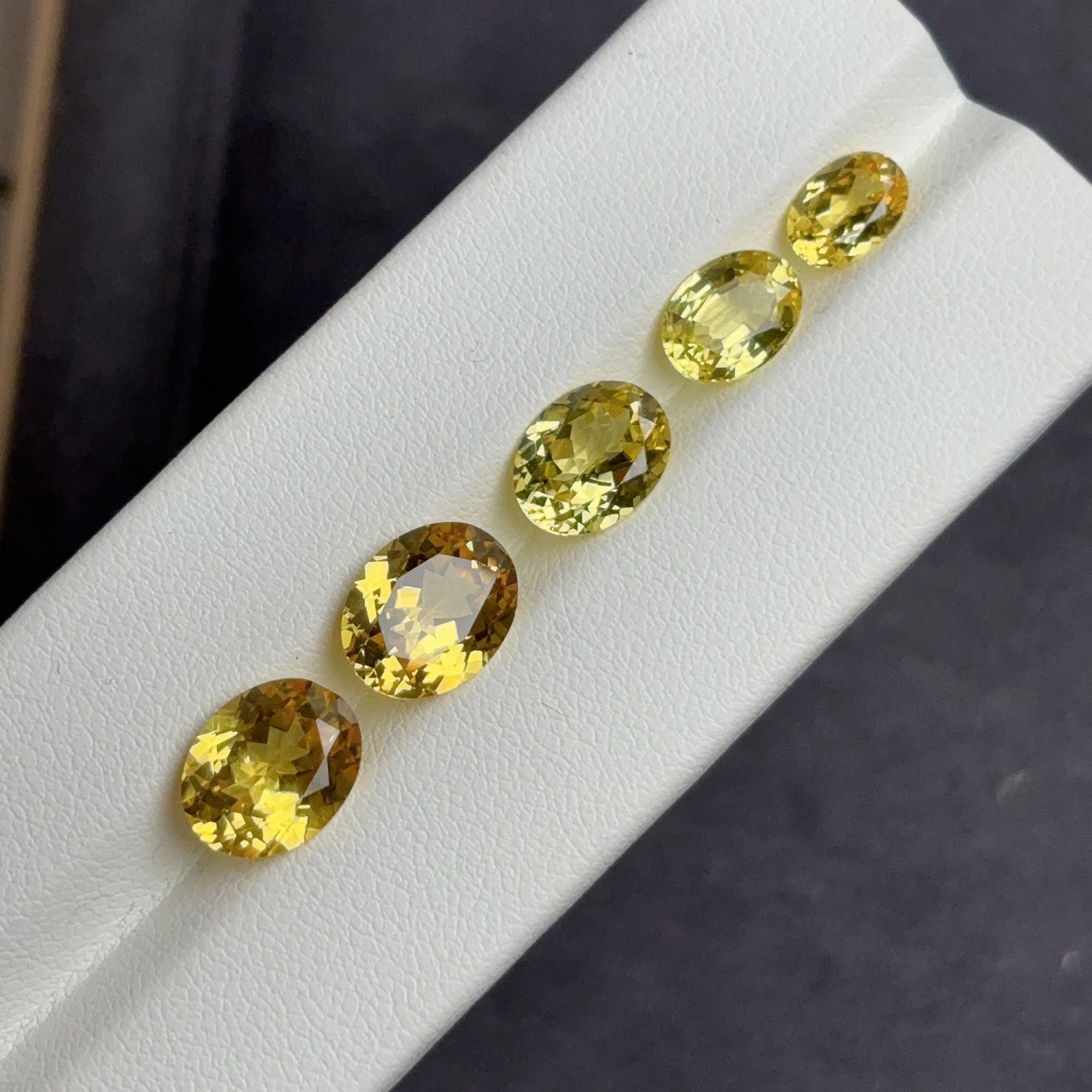 培育黄蓝宝椭圆形多尺寸镶嵌加工可定制diy配石精品黄色宝石首饰