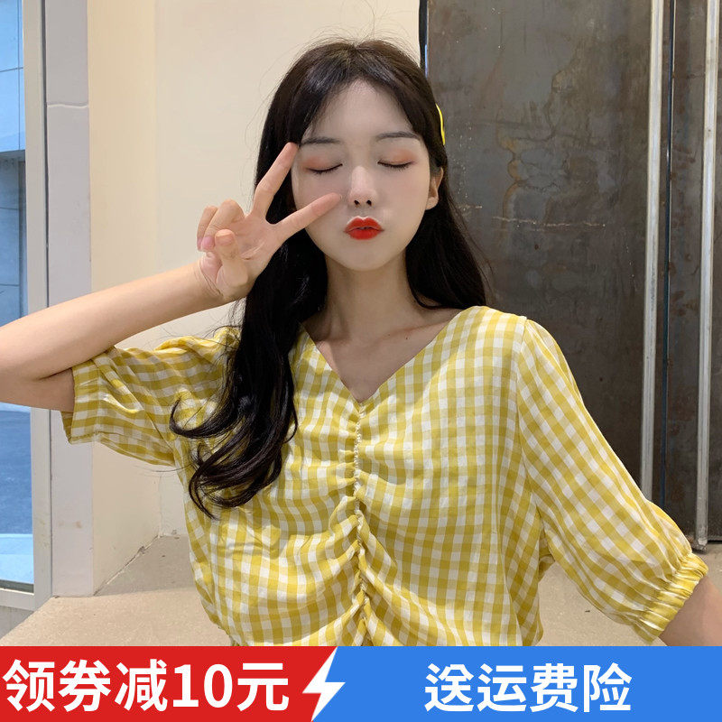 2019夏季新款韩版设计感短款上衣小清新减龄格子V领短袖衬衫广州在类目 女装/女士精品, 衬衫中 - 来自Buy2taobao.com提供专业的淘宝代购服务