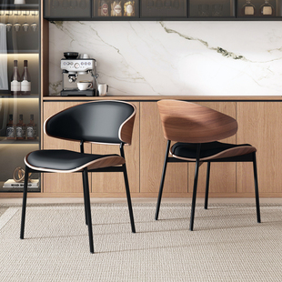 北欧轻奢家用餐椅设计师皮面弯曲实木餐厅酒店椅子书房椅靠背凳子