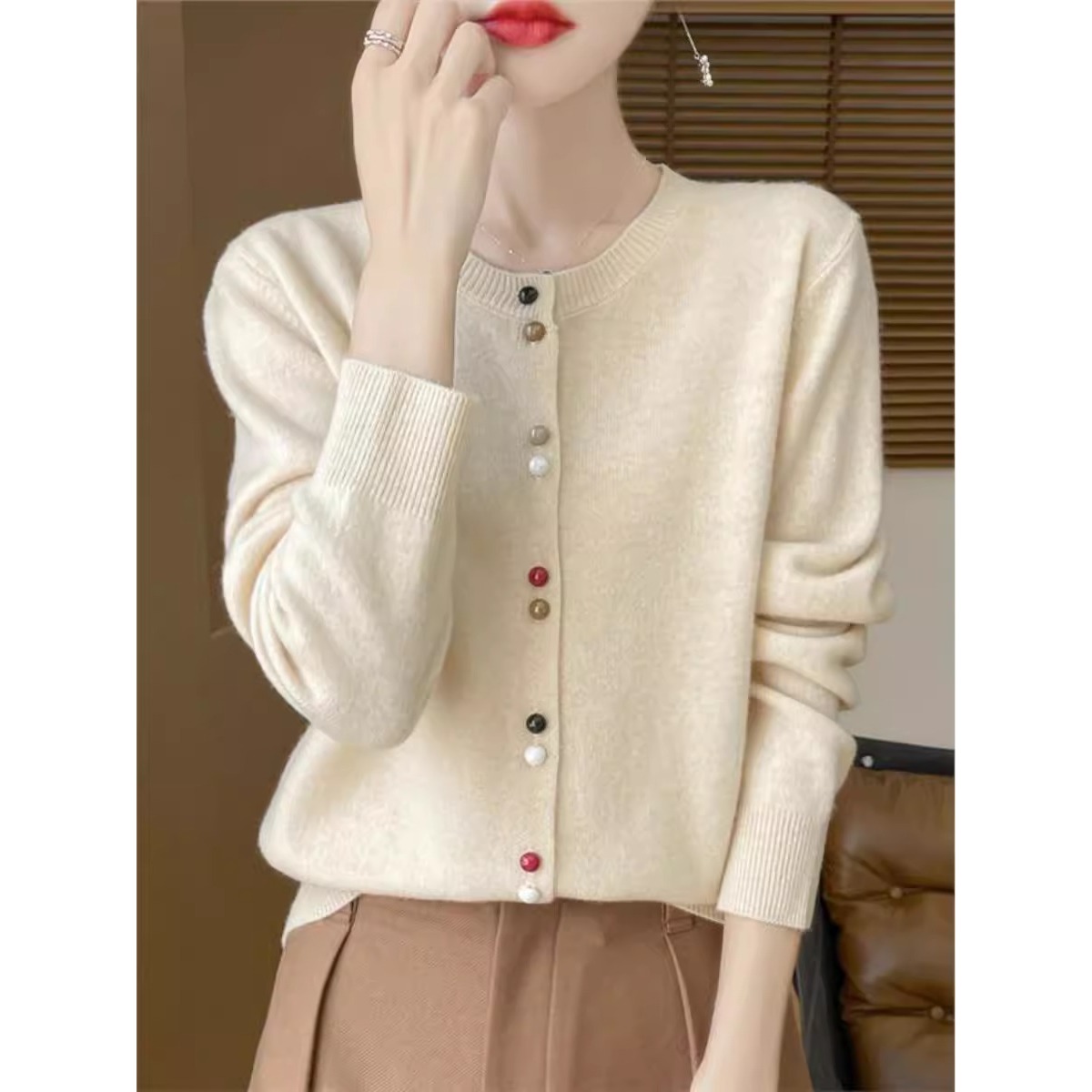 单排扣圆领外搭螺纹开衫