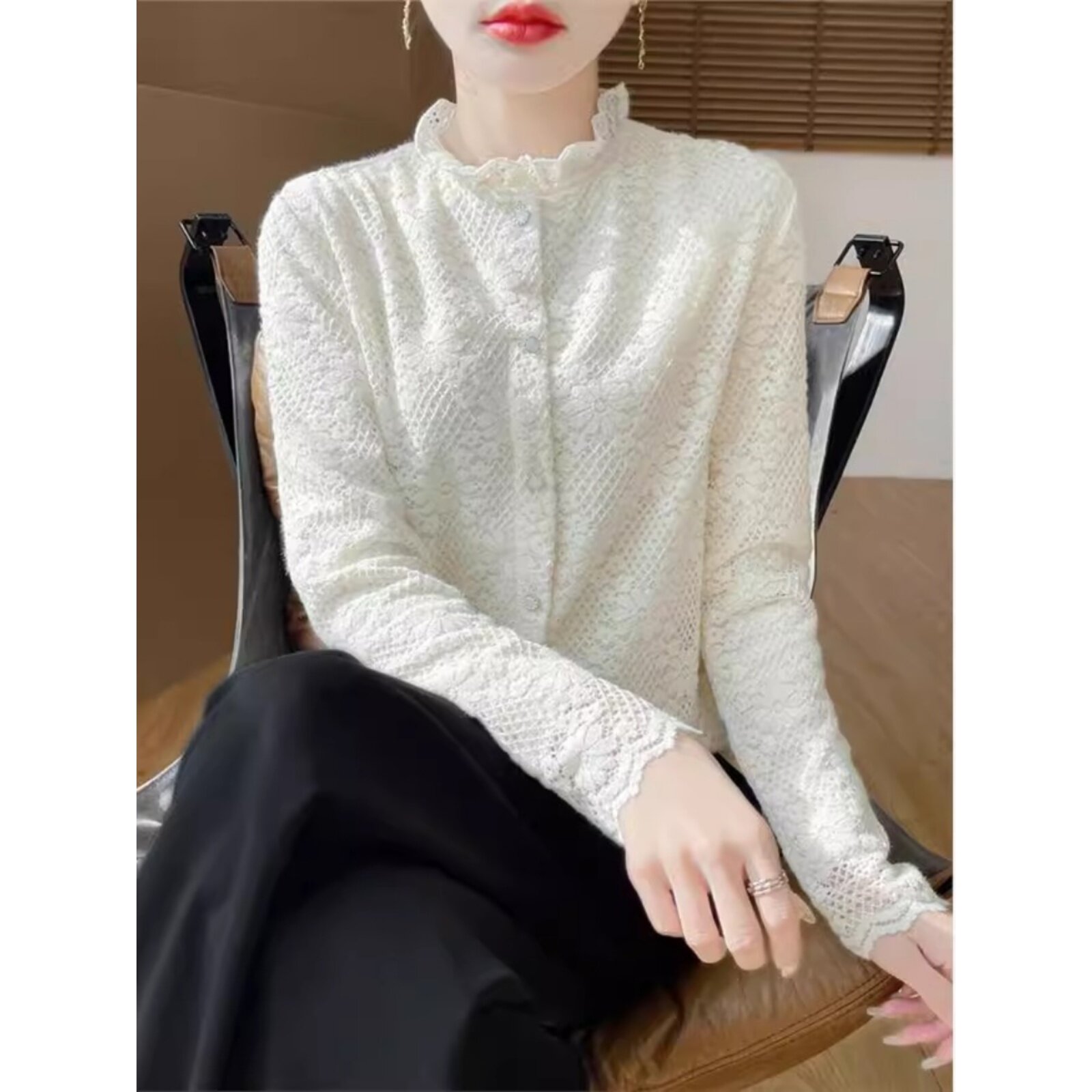法式拉夫领蕾丝加绒保暖针织衫女图片
