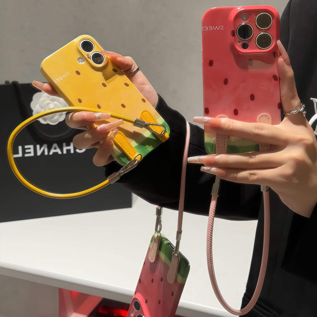 西瓜菲林壳适用苹果16pro手机壳iPhone14promax新款13华为mate70荣耀90防摔12/11小米15菲林vivo皮绳oppo硬壳