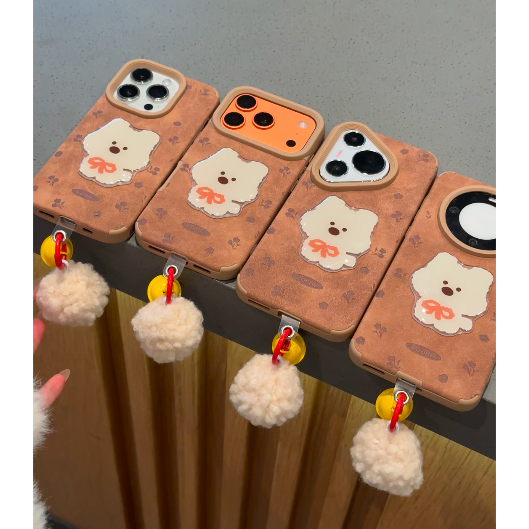 花朵小狗适用苹果16promax手机壳iPhone17p新款15华为p70vivos20美拉德opporeno13小米14贴皮12挂坠11荣耀200