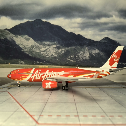 inflight 1：200 亚洲航空公司（AirAsia）空客A330-300 “闪耀