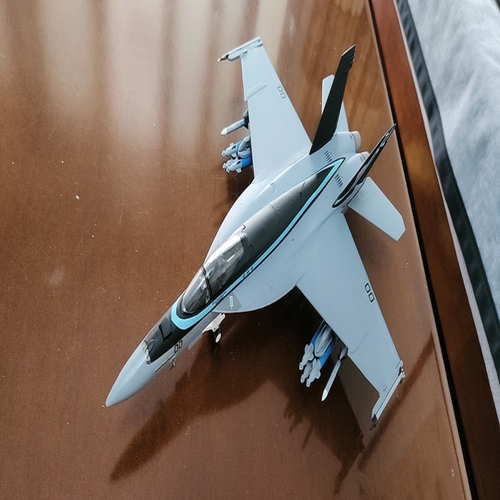 【】JC wings 1/72 fa18e 壮志凌云2版合金模型，拆盒不久，九成