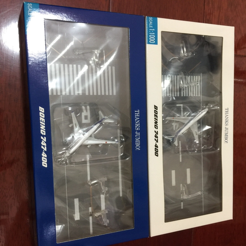 Hogan ANA官机 1:1000 飞机模型 B747-400 带跑道和飞机支架 是