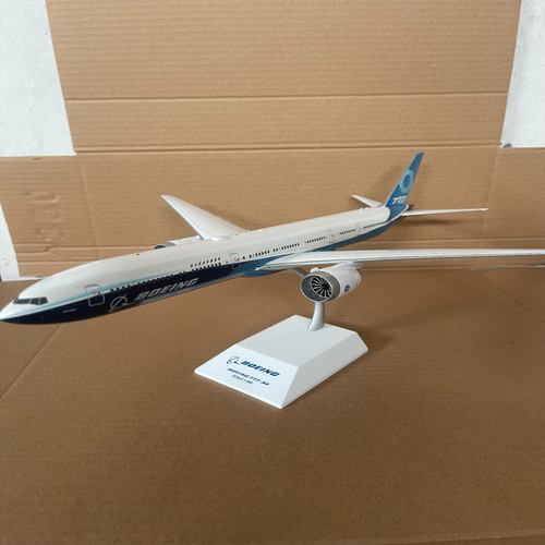 Boeing 777-9X 1/200 合金飞机模型，库存，无彩盒，带原装底座和