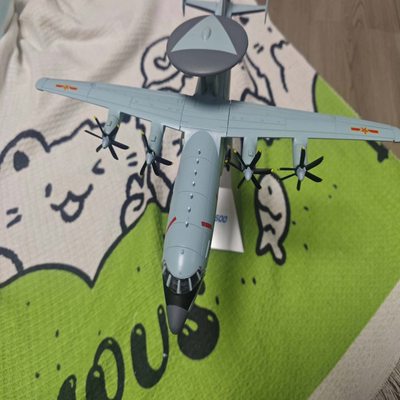 个人闲置 1/100空警500预警机合金模型，带底座，螺旋桨可动，微